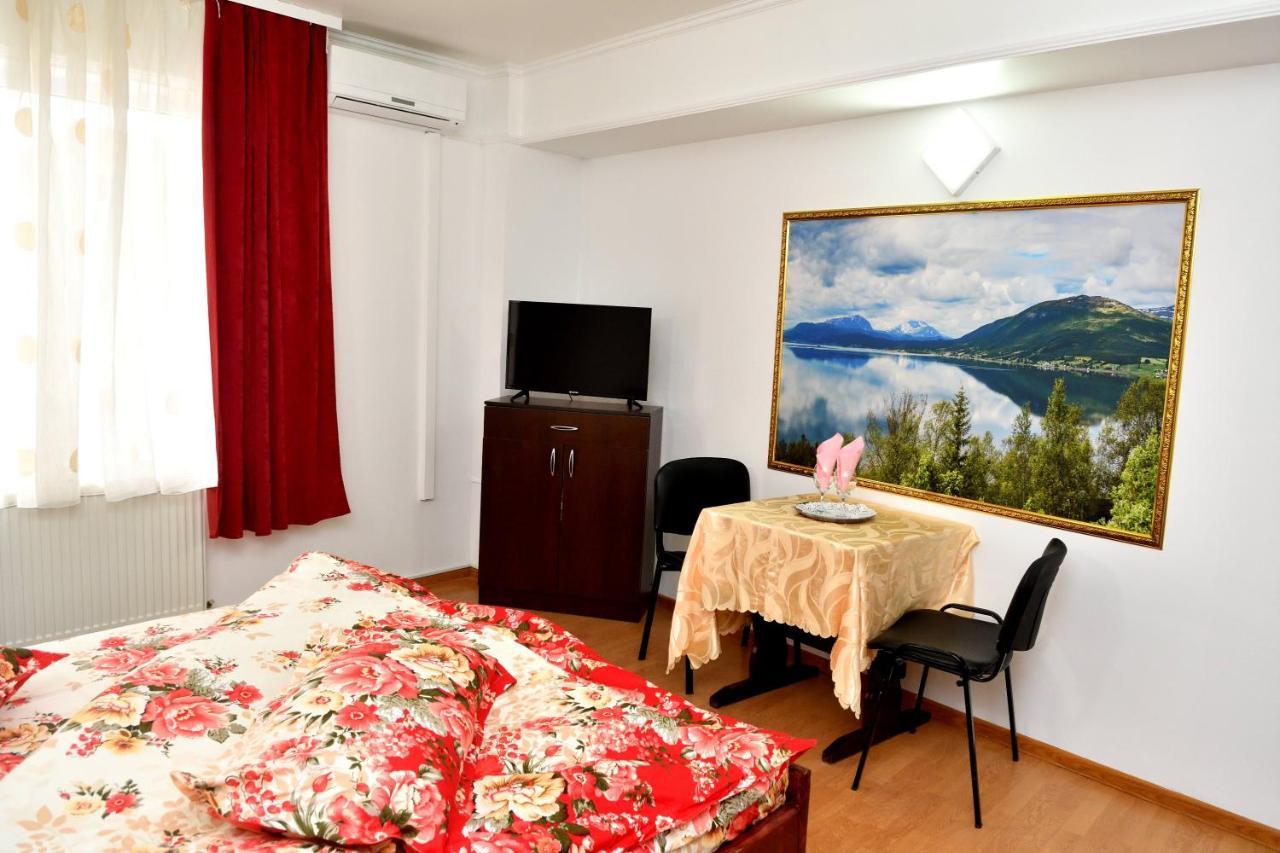 Casa Simescu I Hostel Karánsebes Kültér fotó